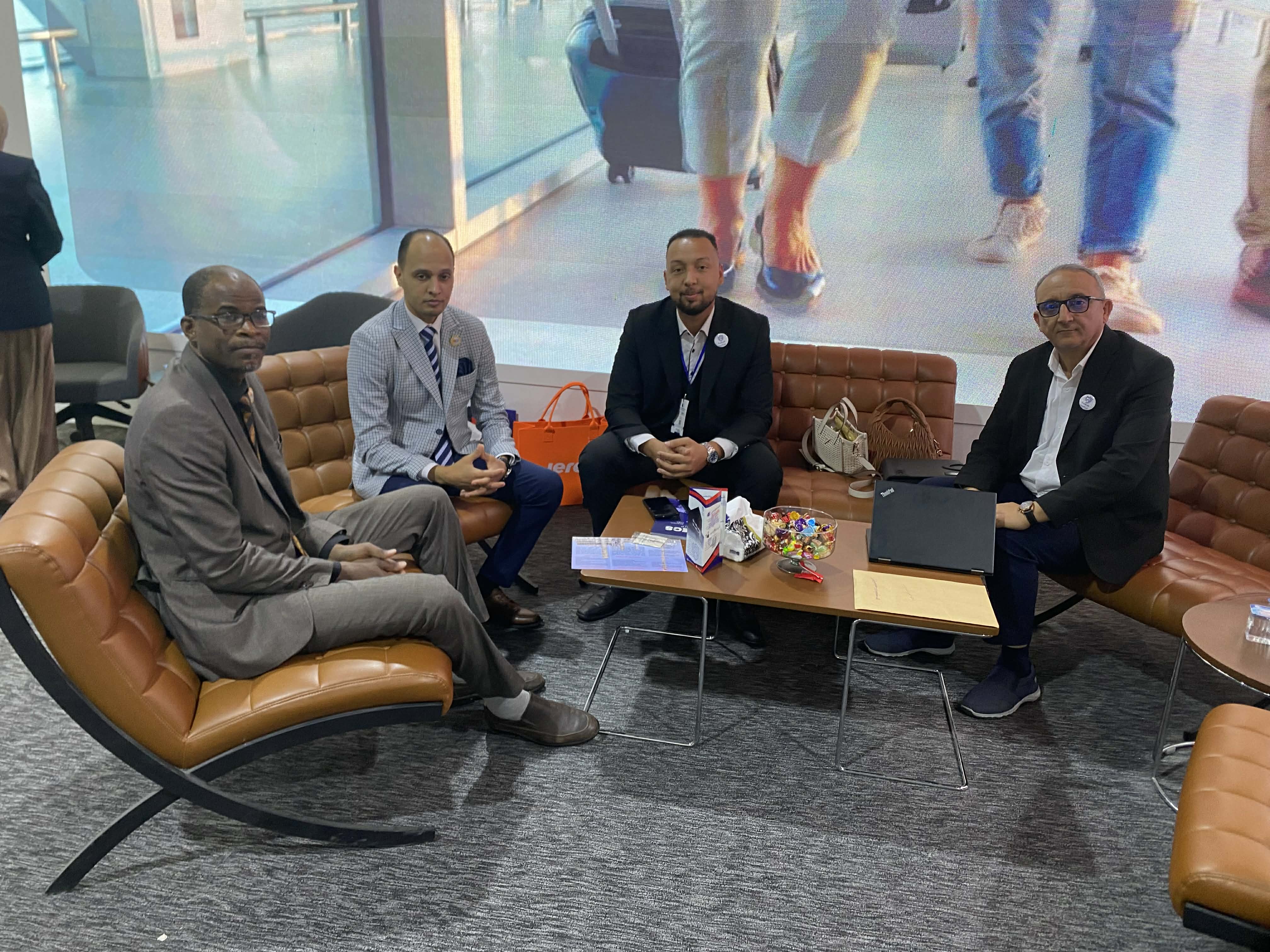 معرض الأعمال والتأمين